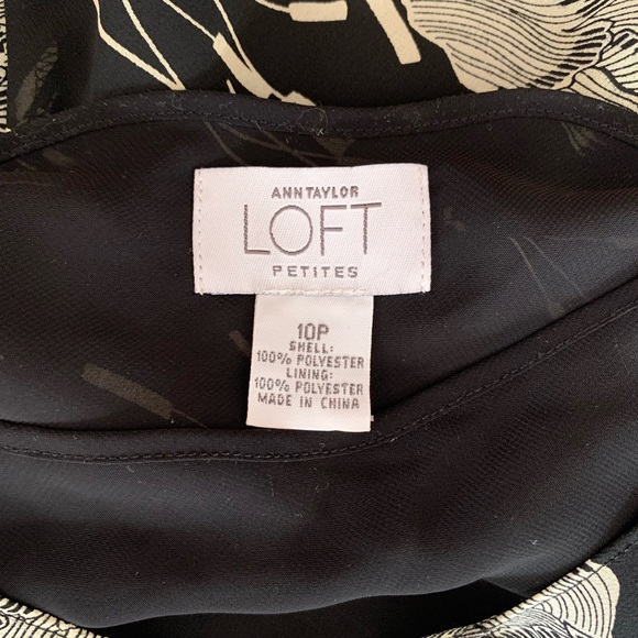 LOFT 10P Ladies Top. Black/floral semi-sheer - Picture 5 of 6